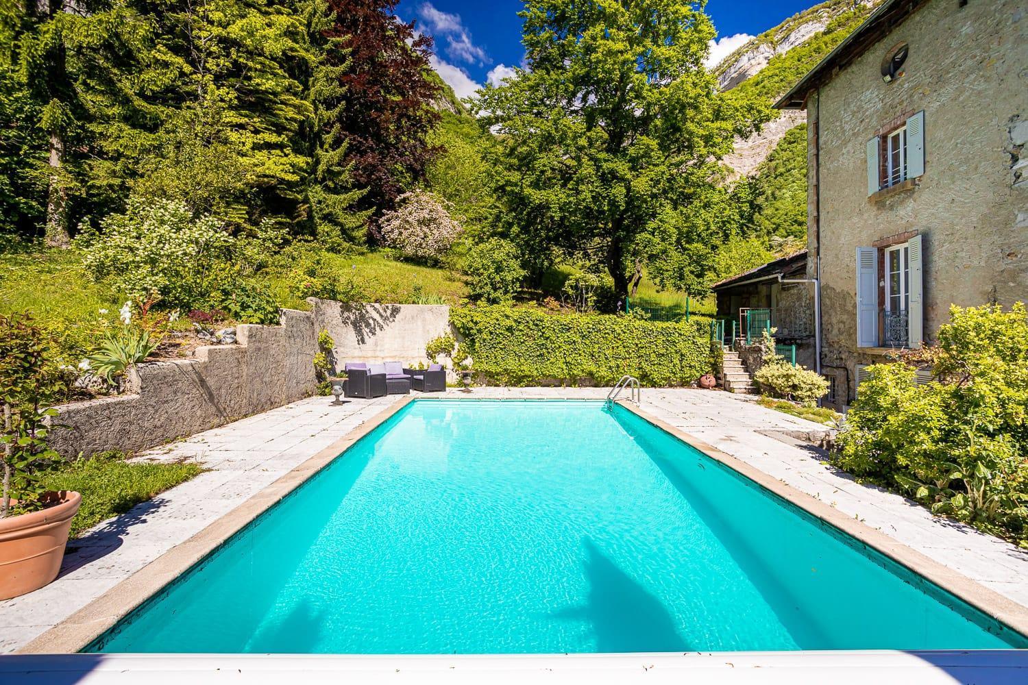 Chateau Monts Blancs Lumbin Exterior photo