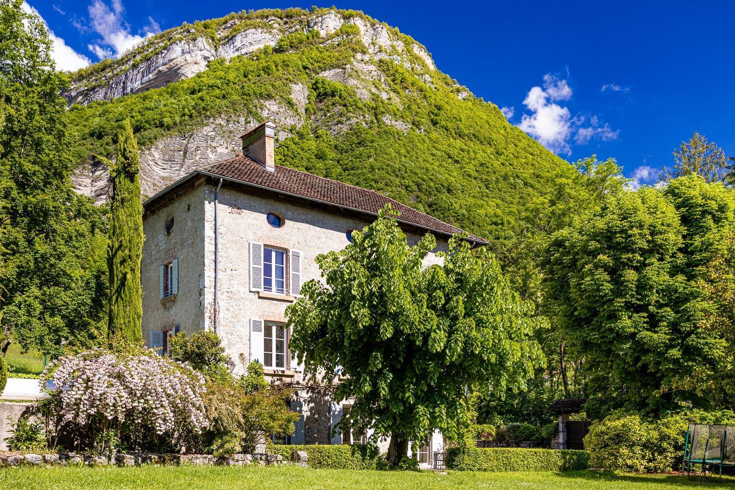 Chateau Monts Blancs Lumbin Exterior photo